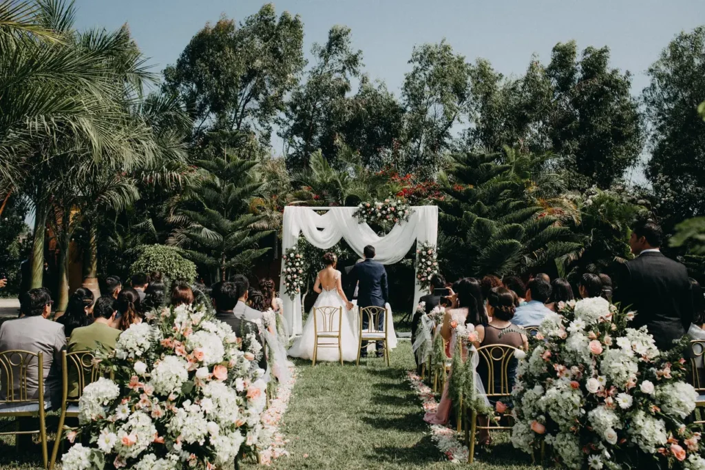 boda al aire libre con decoracion floral