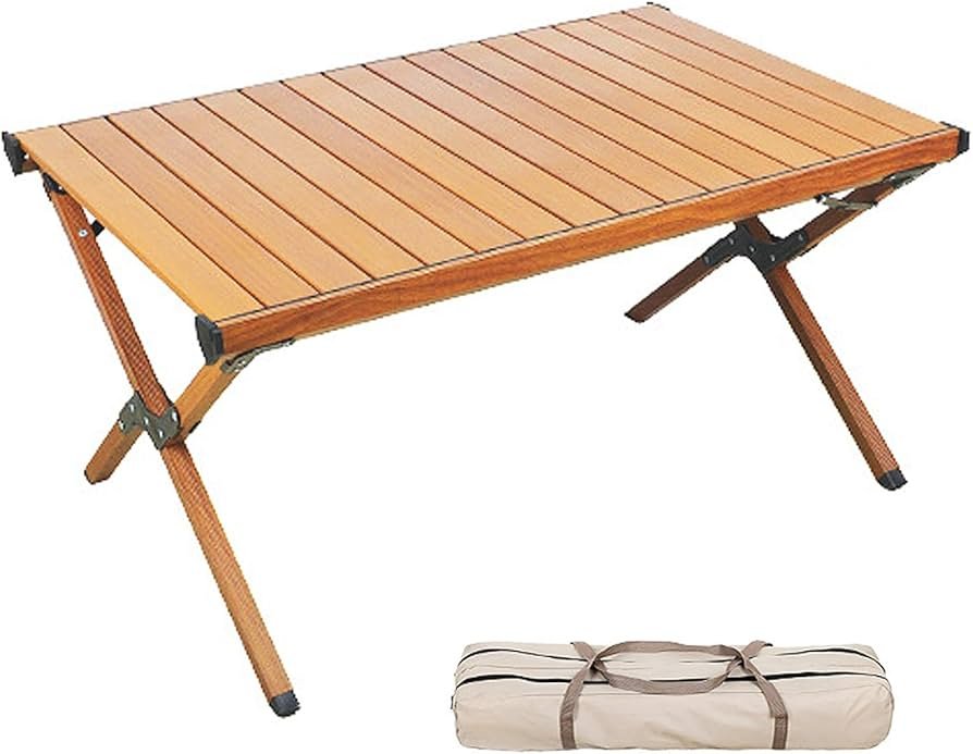 mesa plegable de aluminio en la naturaleza